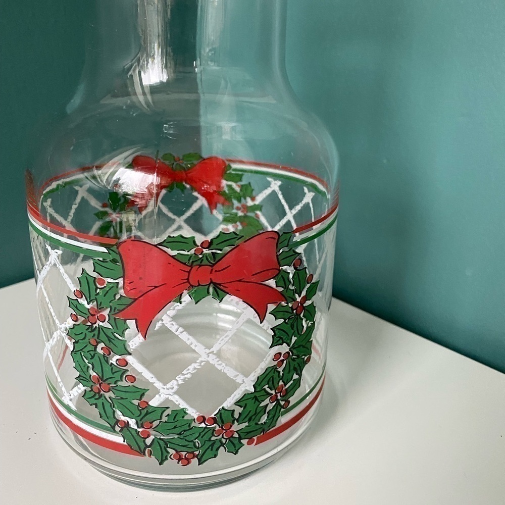 𝅺vintage 1988 Glass Juice Jug with Christmas Wreath Design, Good condition